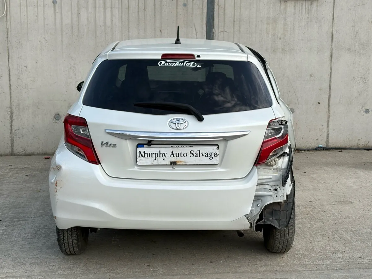 2016 Toyota vitz for parts - Image 4