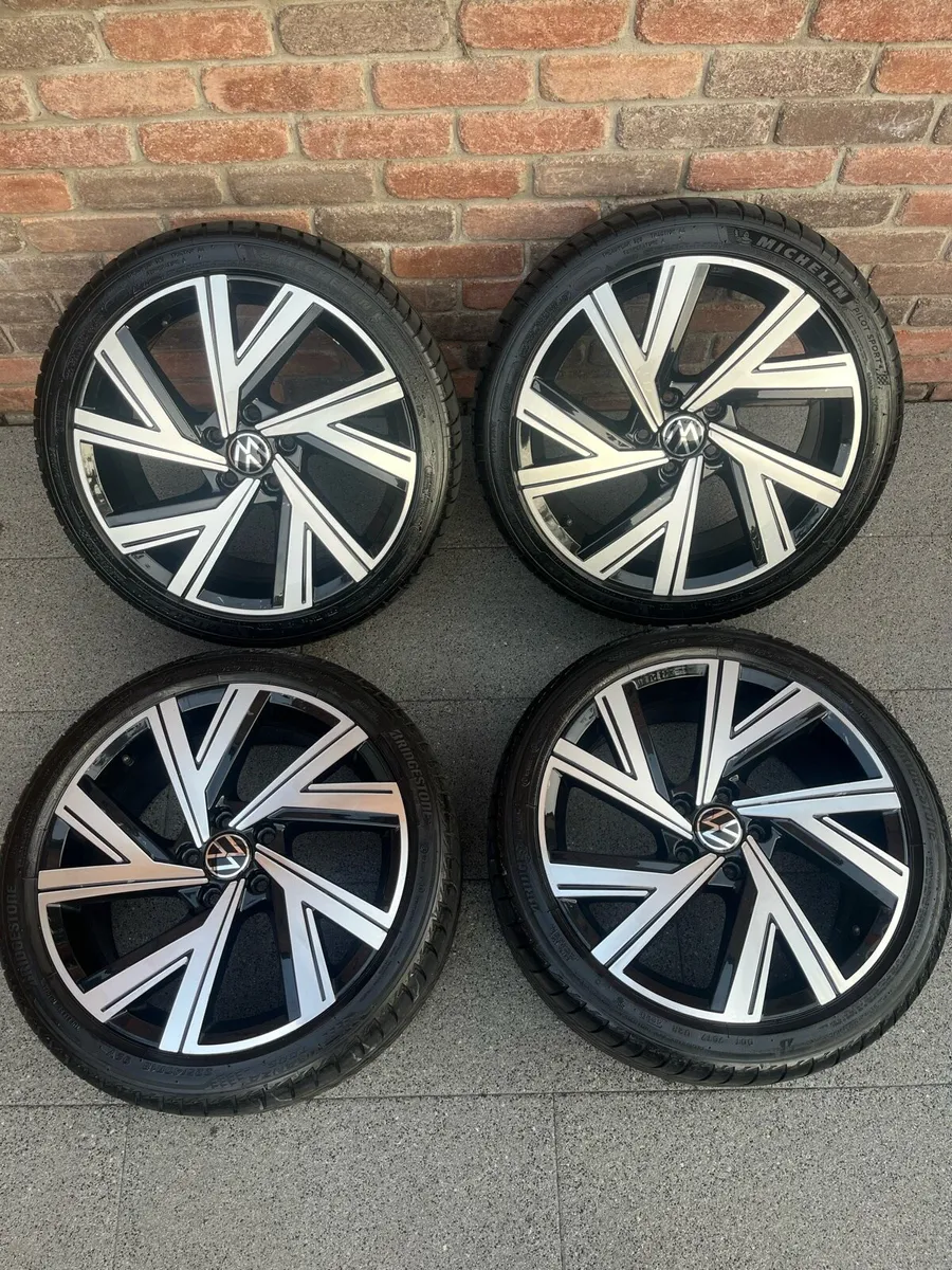 Genuine 18in VW Golf Mk8 R Line Bergamo alloys - Image 1