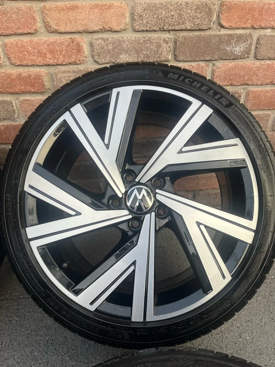 Genuine 18in VW Golf Mk8 R Line Bergamo alloys - Image 2