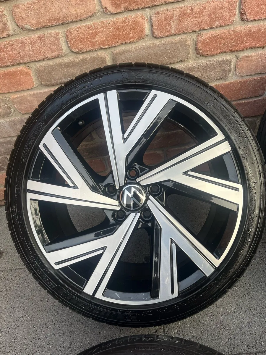 Genuine 18in VW Golf Mk8 R Line Bergamo alloys - Image 3