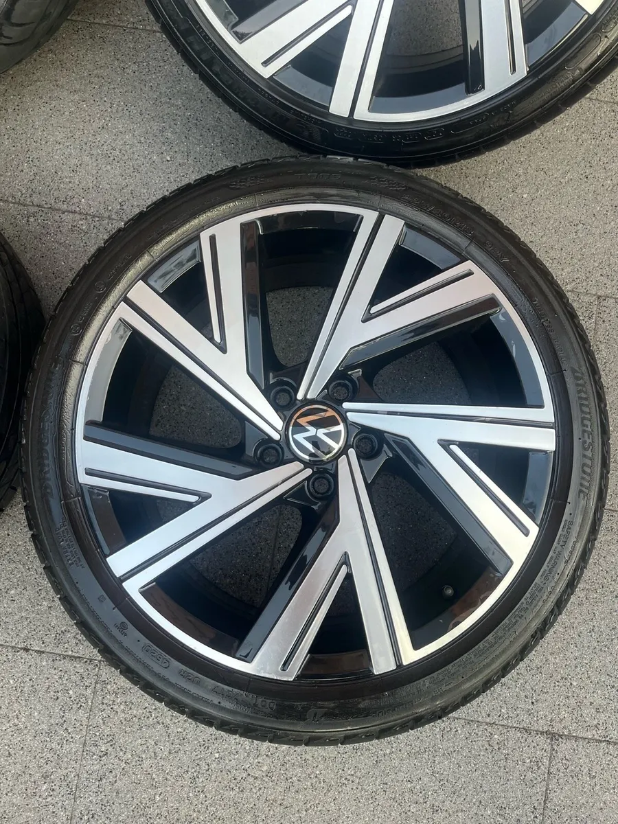 Genuine 18in VW Golf Mk8 R Line Bergamo alloys - Image 4