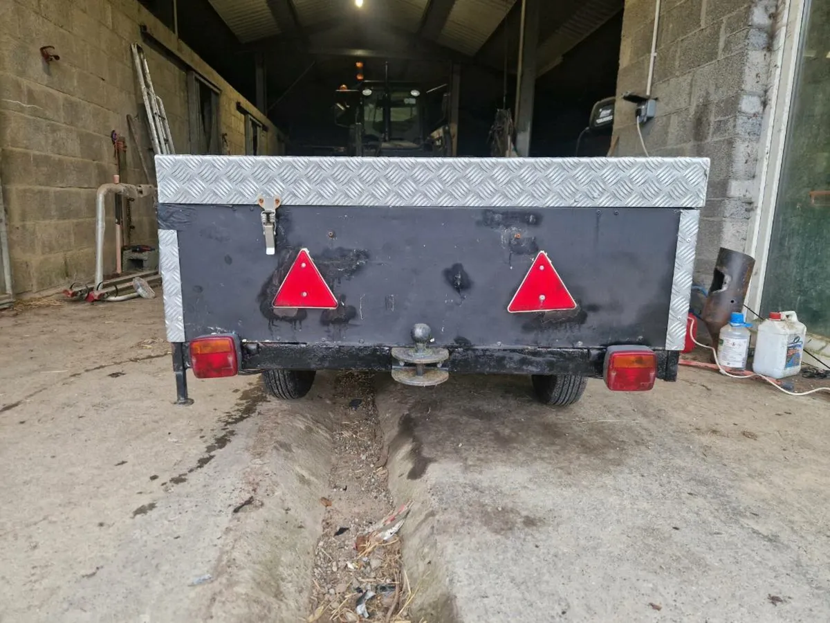 Camping trailer - Image 1