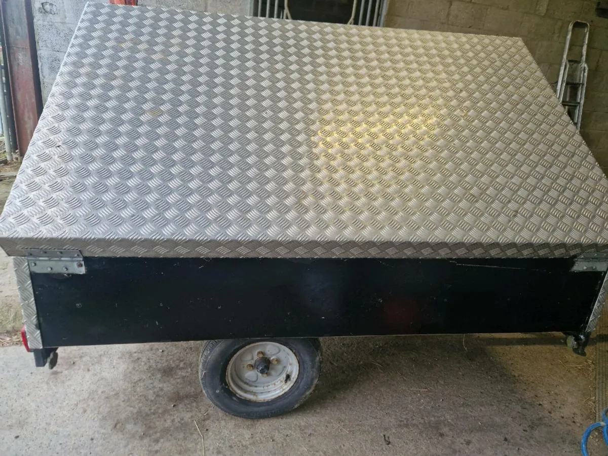 Camping trailer - Image 4