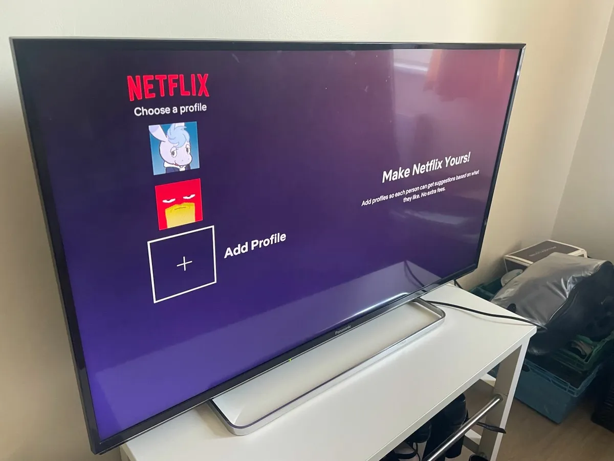 Panasonic 40'' Full HD Smart LED TV - Image 1