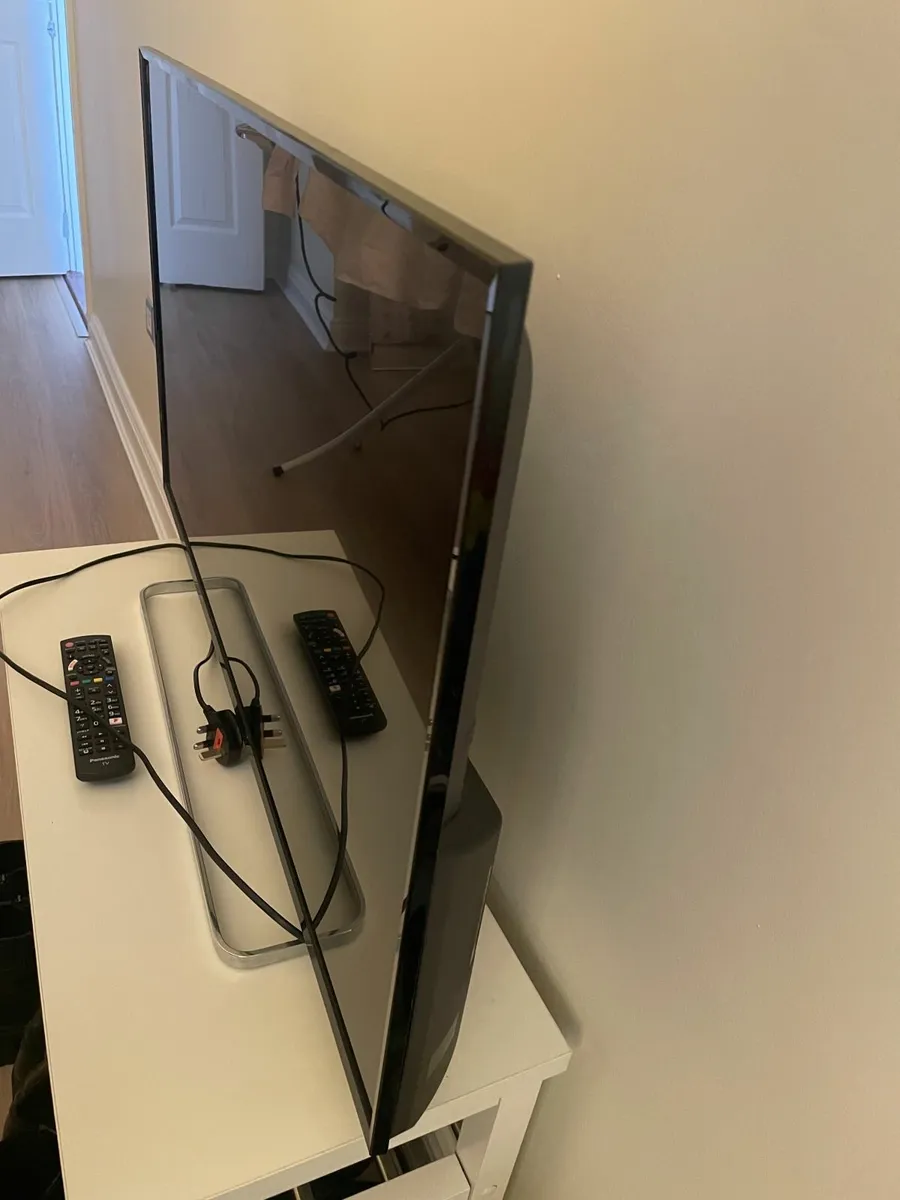 Panasonic 40'' Full HD Smart LED TV - Image 2