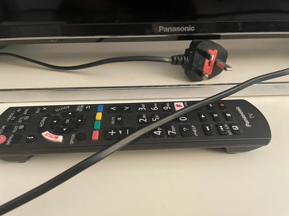 Panasonic 40'' Full HD Smart LED TV - Image 3