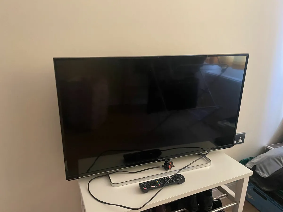 Panasonic 40'' Full HD Smart LED TV - Image 4