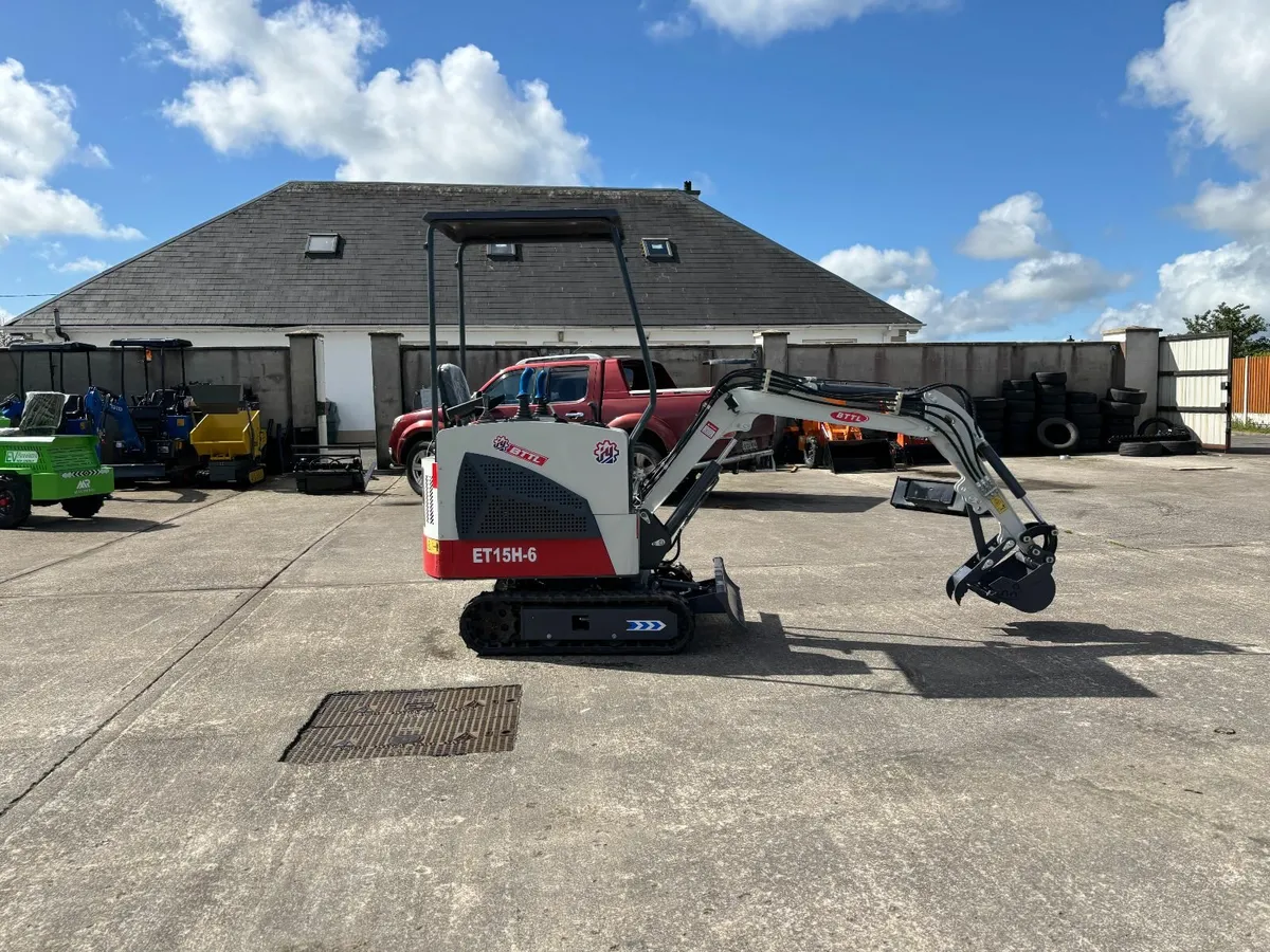 Briggs & Stratton Powered BTTL 1.5 Ton Mini Digger - Image 3