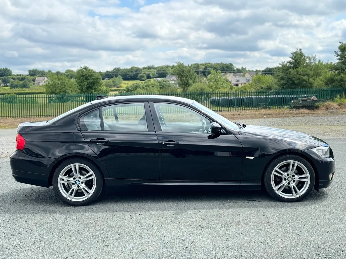 BMW 3-Series - 2.0 DIESEL - 2011-PERFECT CONDITION - Image 4