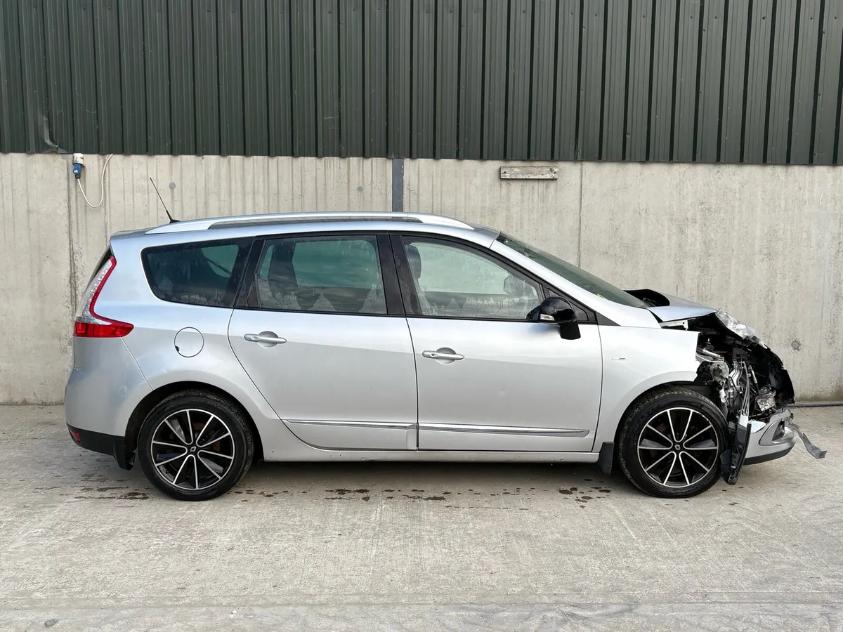 2014 Renault Scenic for parts - Image 4