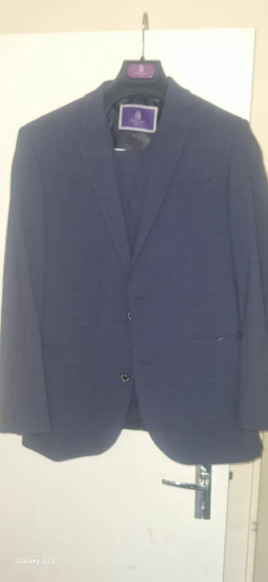 Mens suit - Image 1