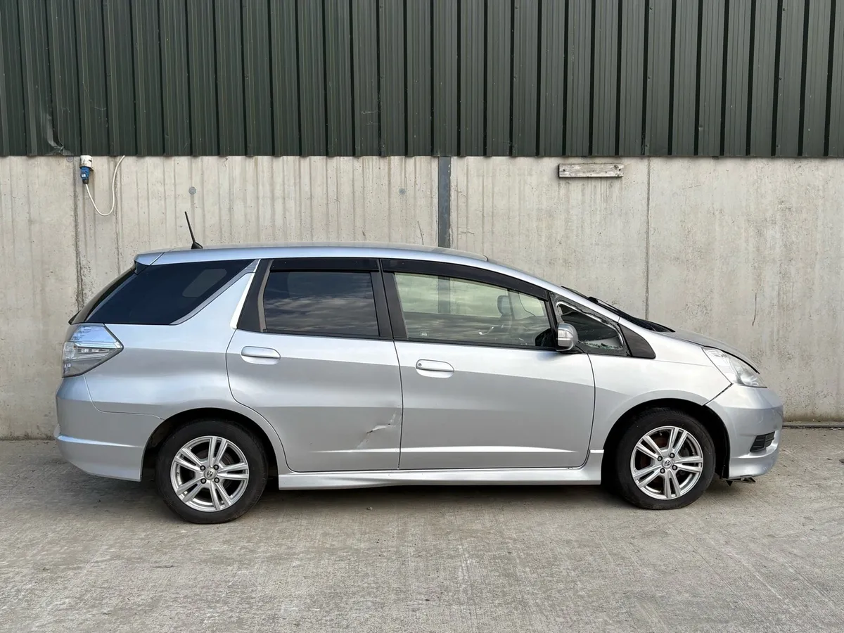 2012 Honda Fit shuttle for parts - Image 2