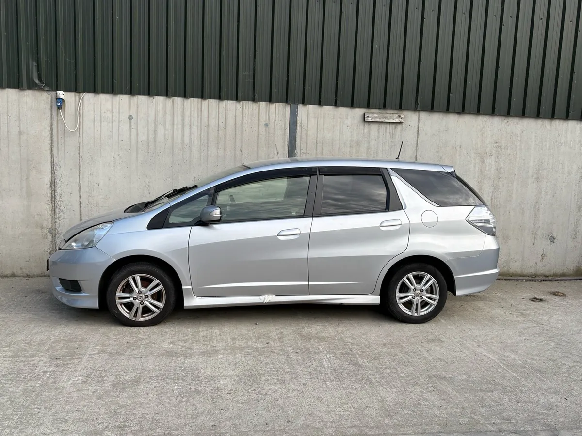 2012 Honda Fit shuttle for parts - Image 3
