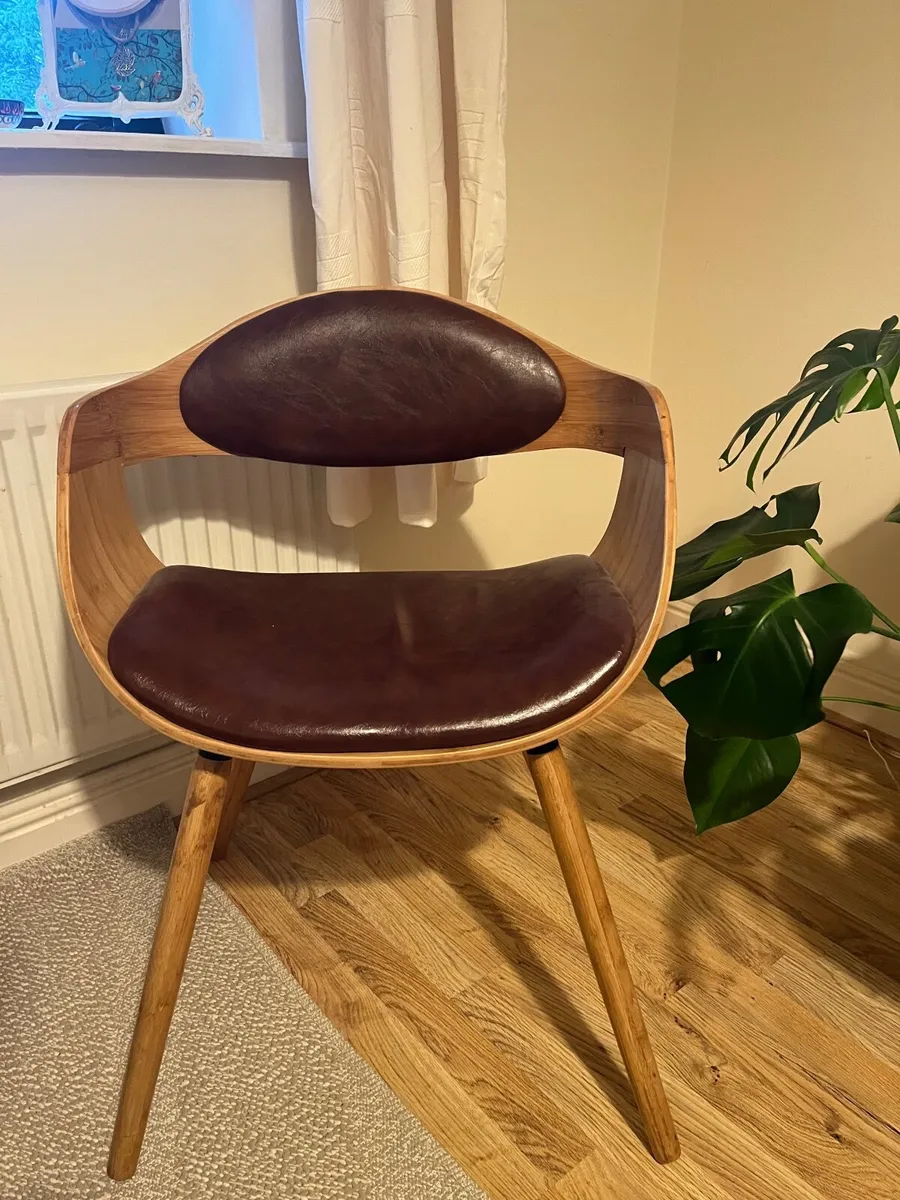 Mid-Century Style Wooden Chair in Great Condition - Image 2