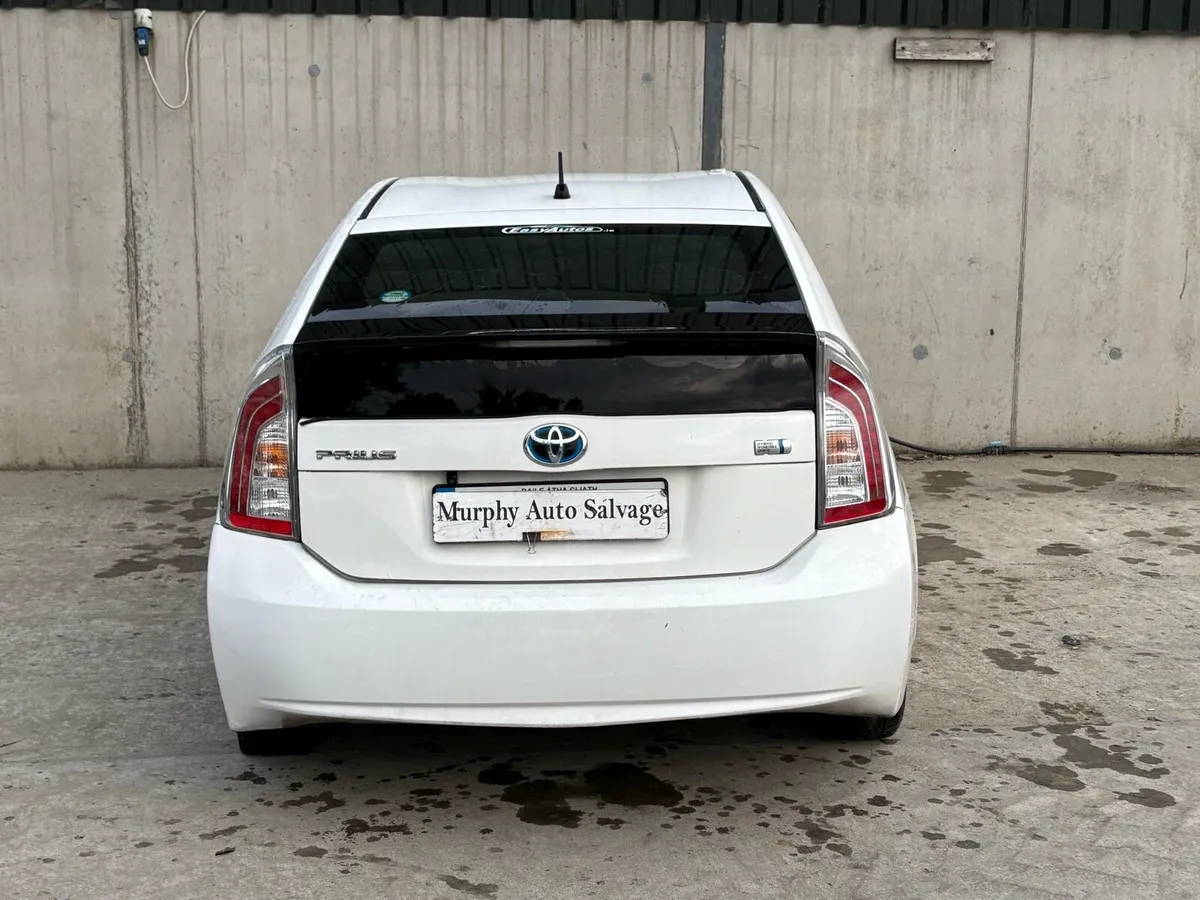 2016 Toyota Prius for parts - Image 3