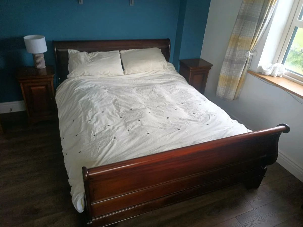 Mahogany Sleigh Bed and Lockers - Image 1