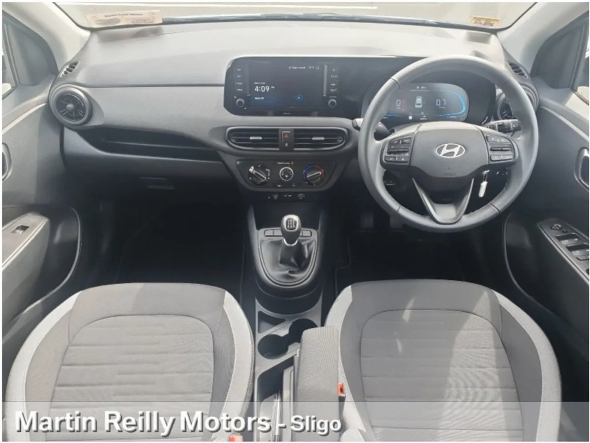 Hyundai i10 Deluxe Plus - Image 2