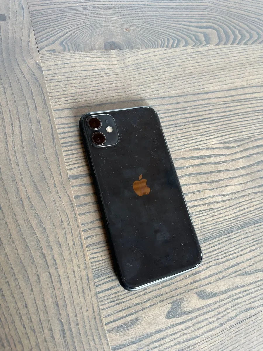 iPhone 11 - Image 2