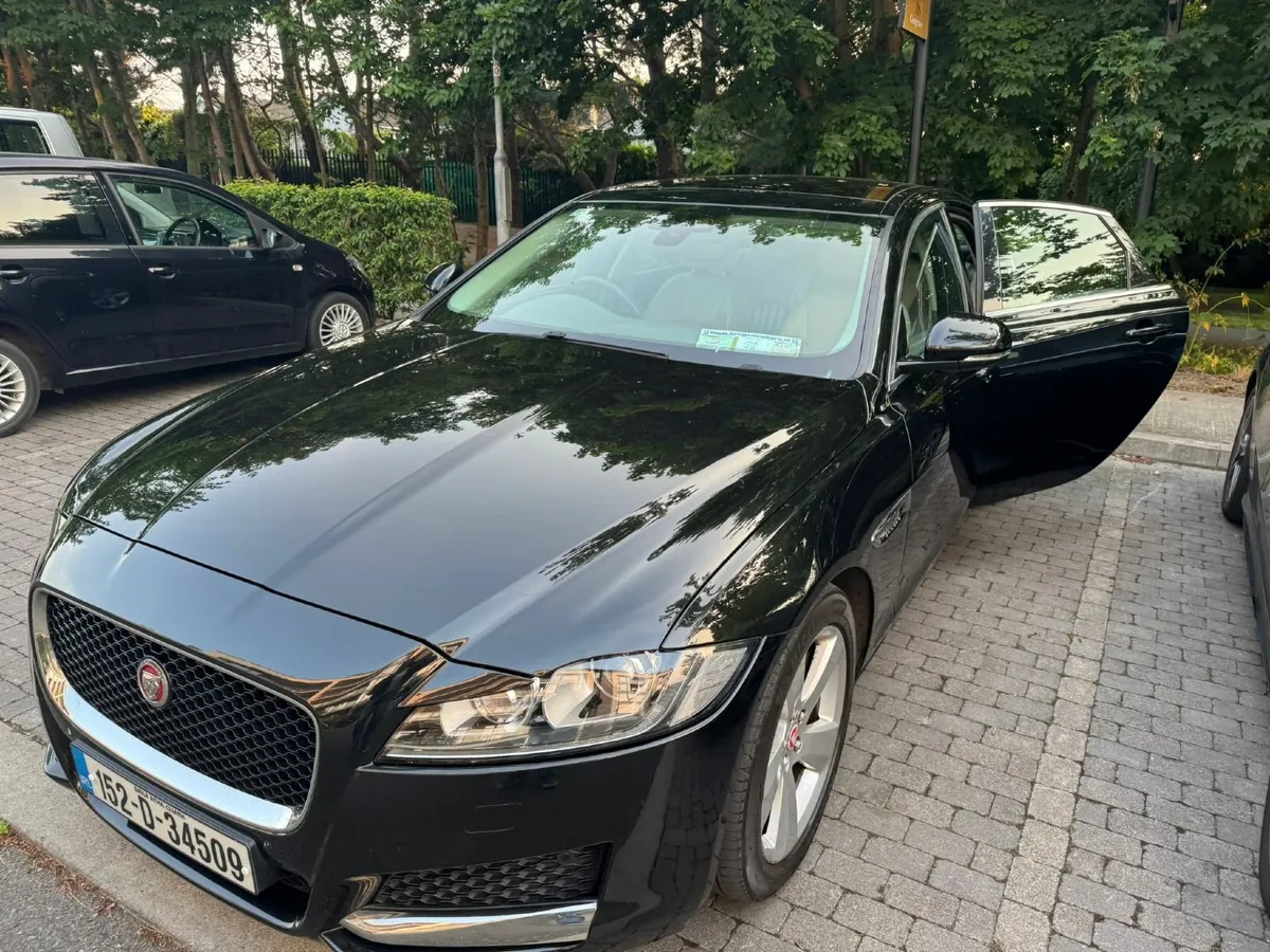 Jaguar XF 2015 portfolio"panaromic sunroof" - Image 4