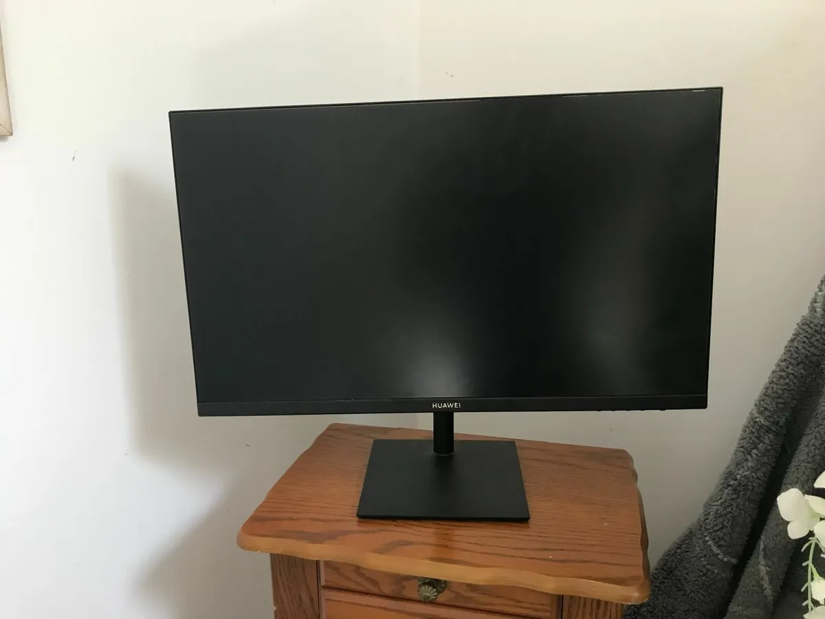Hwawei AD80HW 24" Monitor - Image 1
