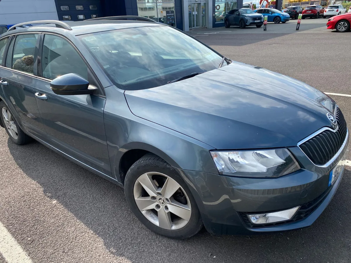 Stunning Skoda Octavia 2015 AUTOMATIC - Image 4