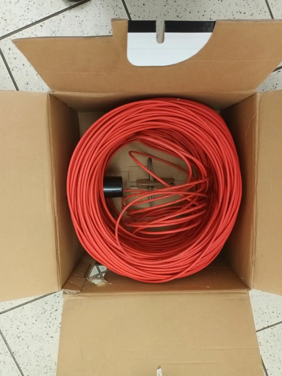 Red Cable Category 5e - Image 1