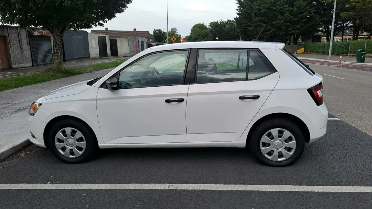Fabia 2016 1.0 mpi petrol Fresh nct tax low milage - Image 3