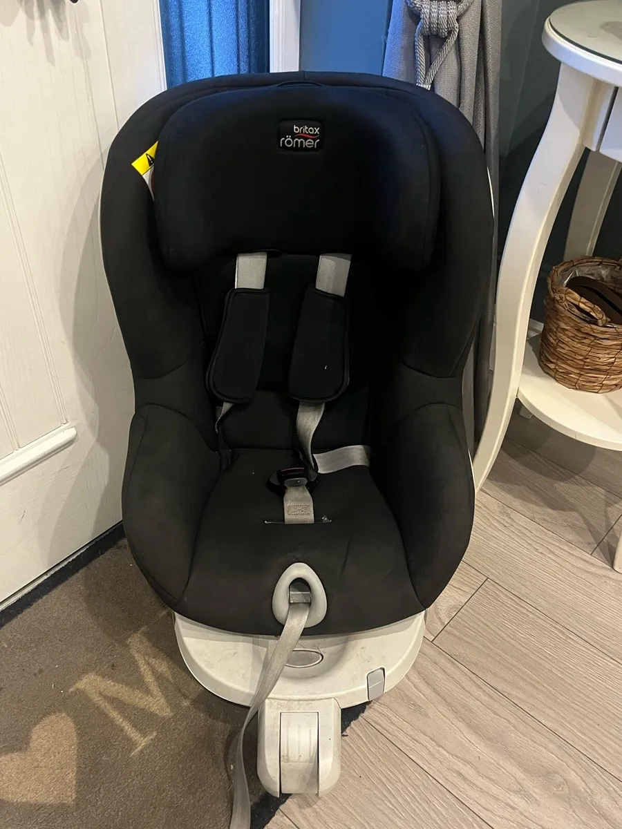 Britax Romer dual fix swivel car seat - Image 1