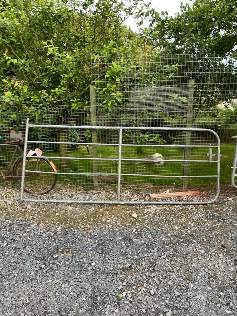 Gate