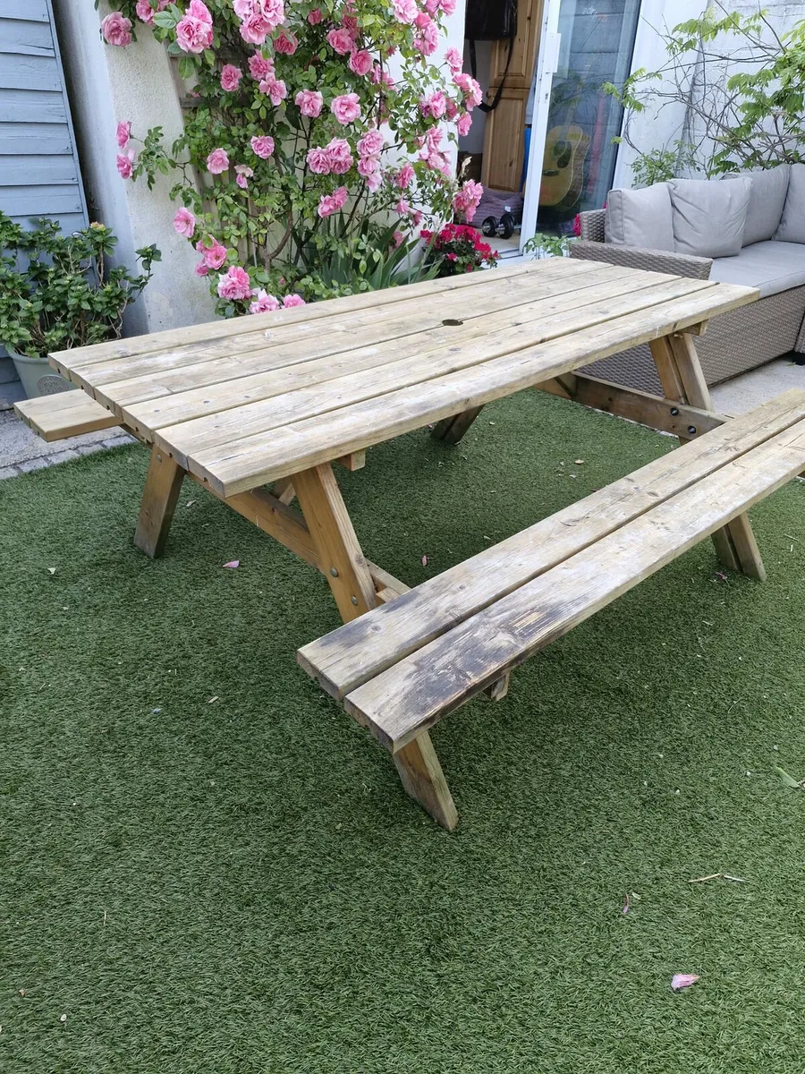 Picnic table - Image 1