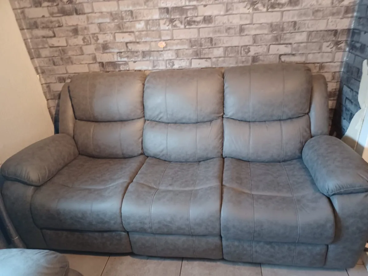 New all recliner sofas 3+2+1 only 1065 - Image 1