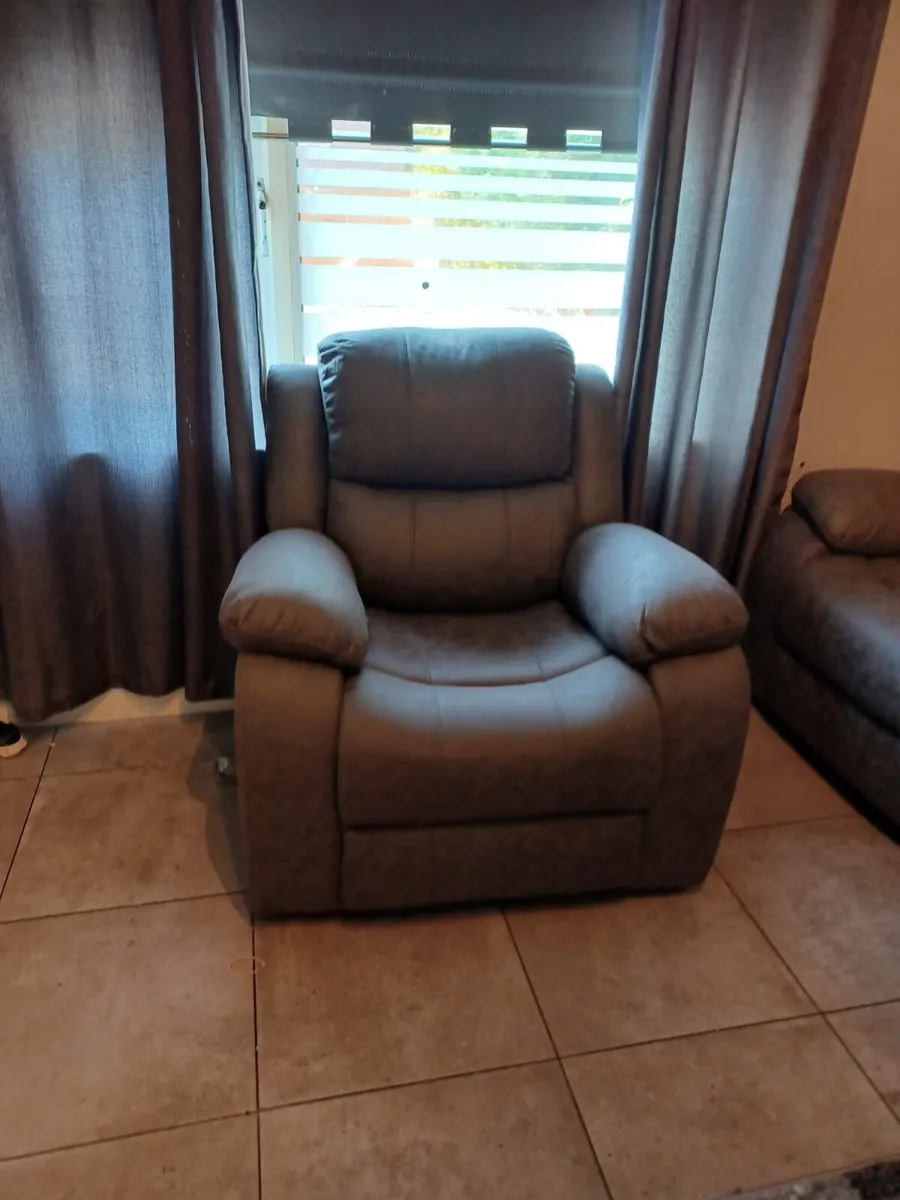 New all recliner sofas 3+2+1 only 1065 - Image 3