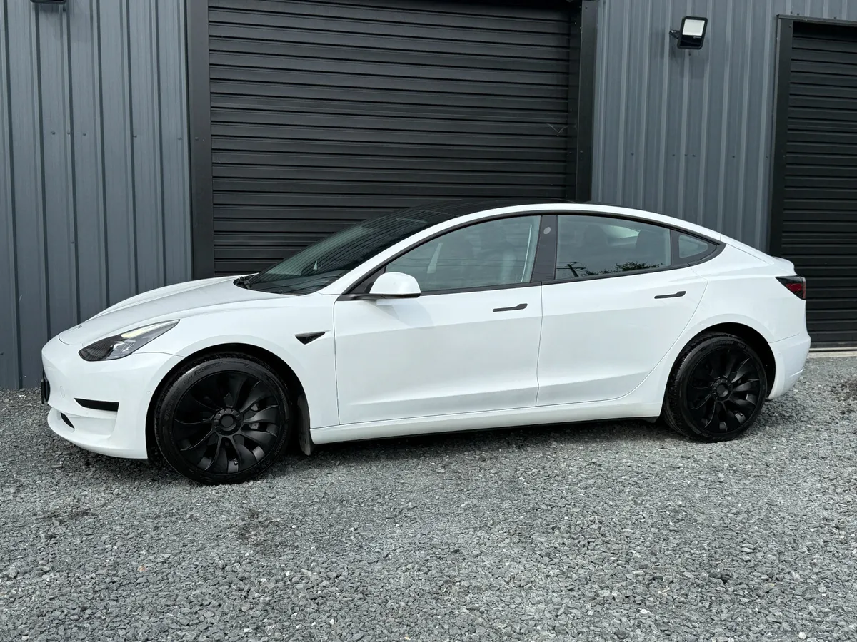 Tesla Model 3 2022 - Image 3
