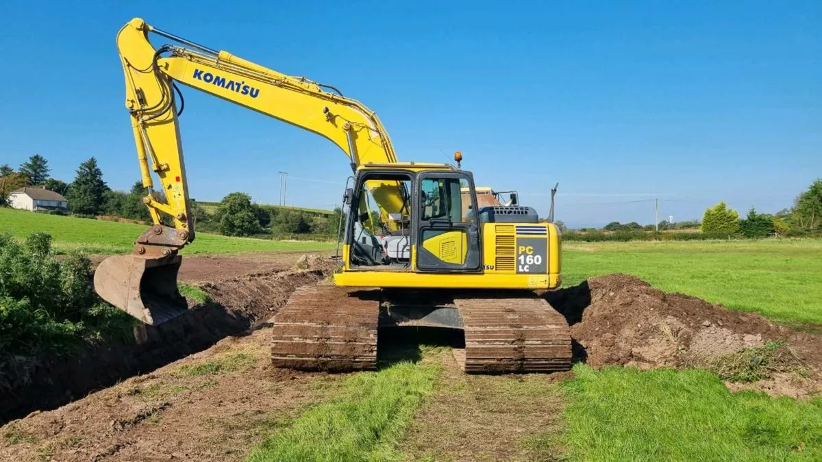 Komatsu digger - Image 1