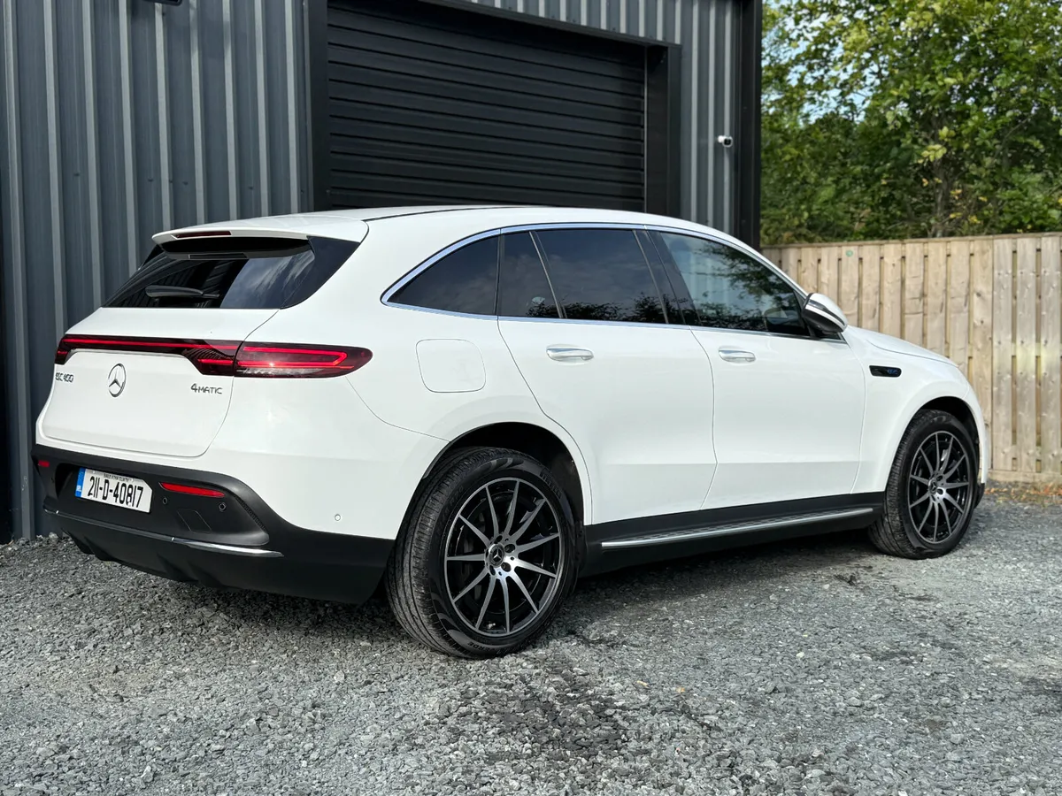 211 Mercedes EQC 400 Amg Line 4 Matic - Image 3
