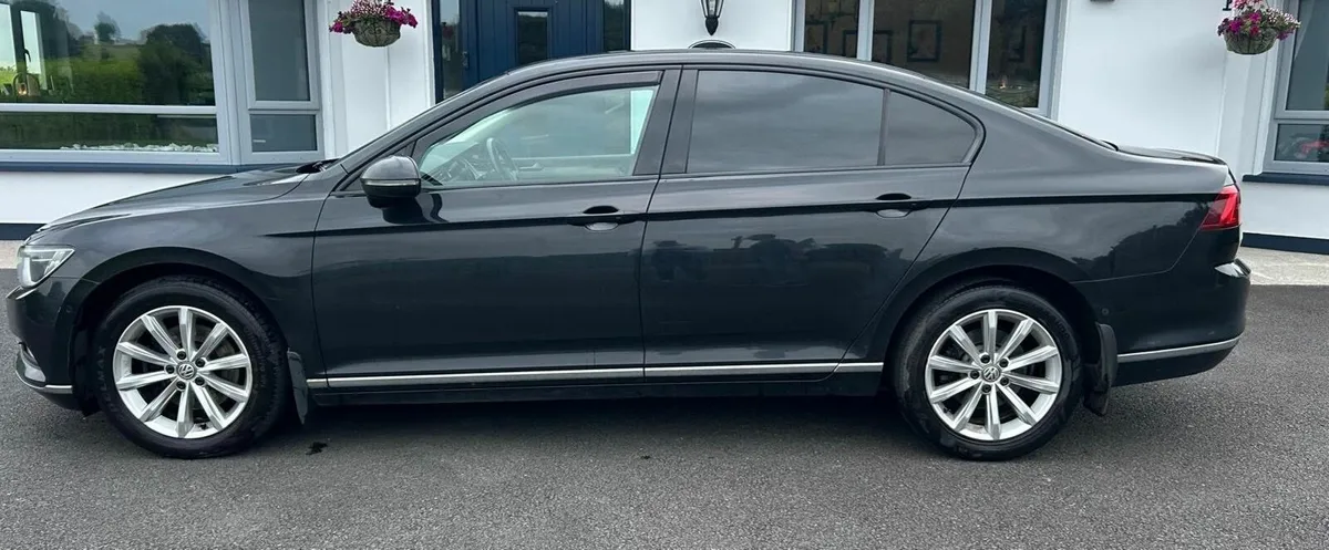 Volkswagen Passat 2016 - Image 1
