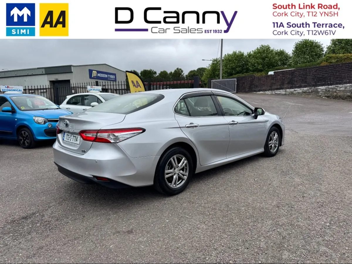 Toyota Camry Hybrid - Image 4