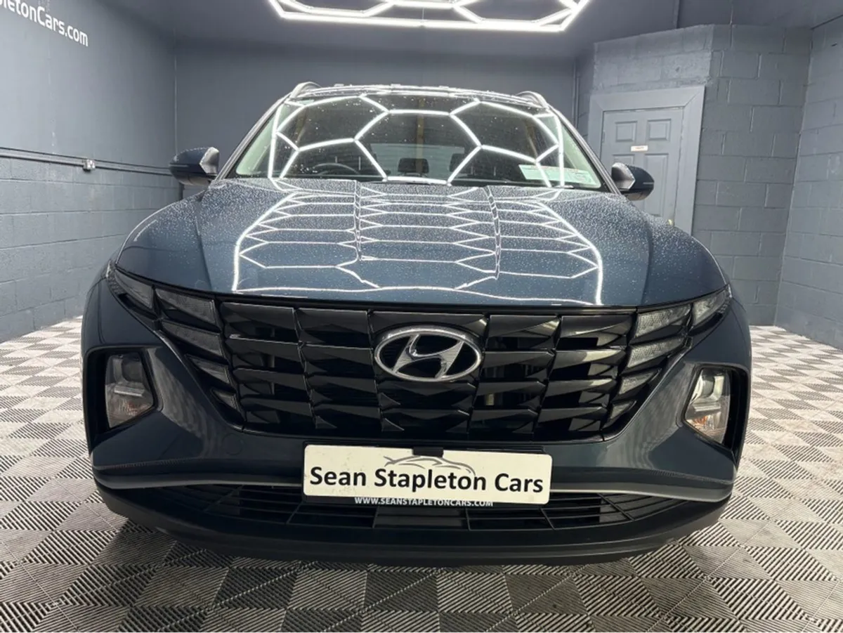 Hyundai Tucson Ix35 Executive 2WD 5DR - Image 2