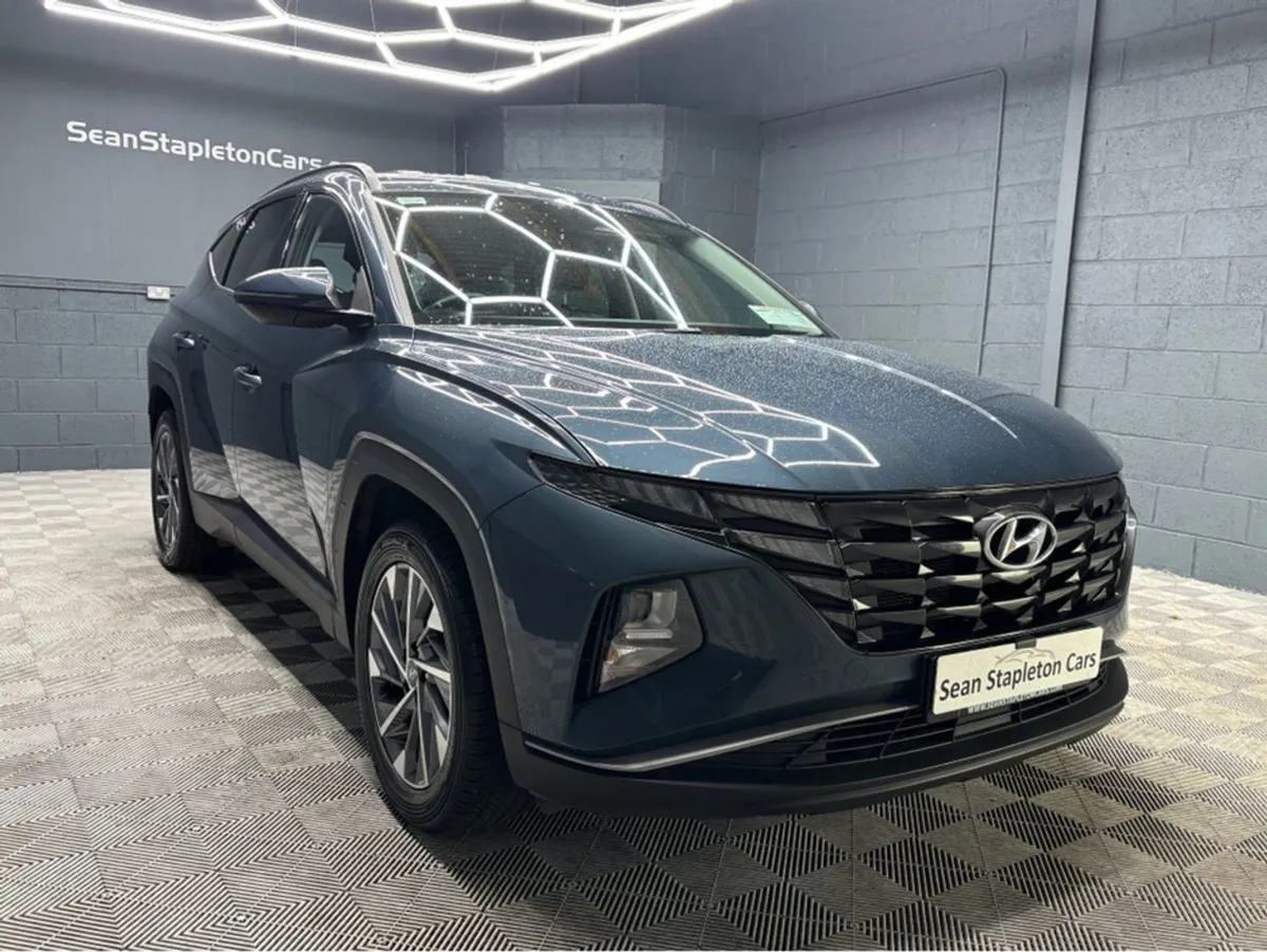 Hyundai Tucson Ix35 Executive 2WD 5DR - Image 3