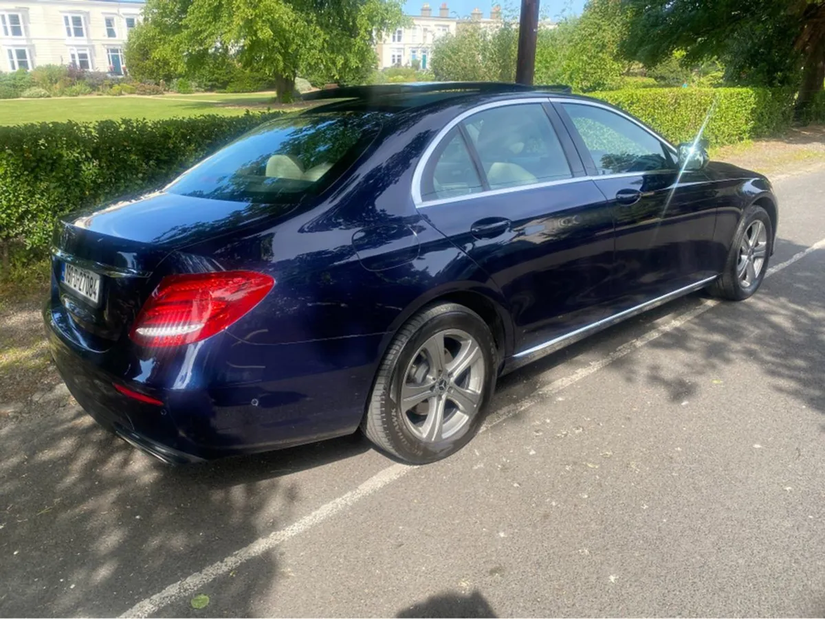 Mercedes-Benz E-Class 200 5DR Auto 4DR PAN SUN Ro - Image 3