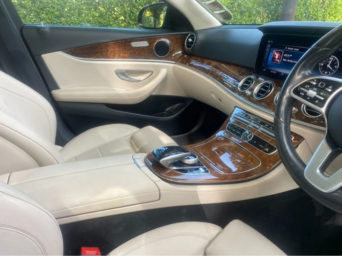 Mercedes-Benz E-Class 200 5DR Auto 4DR PAN SUN Ro - Image 4