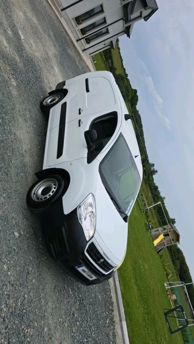 2016 citreon berlingo maxi ** doe 2/26** - Image 1