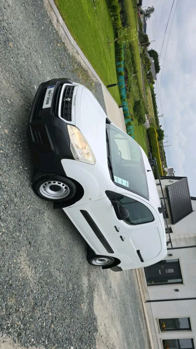 2016 citreon berlingo maxi ** doe 2/26** - Image 2