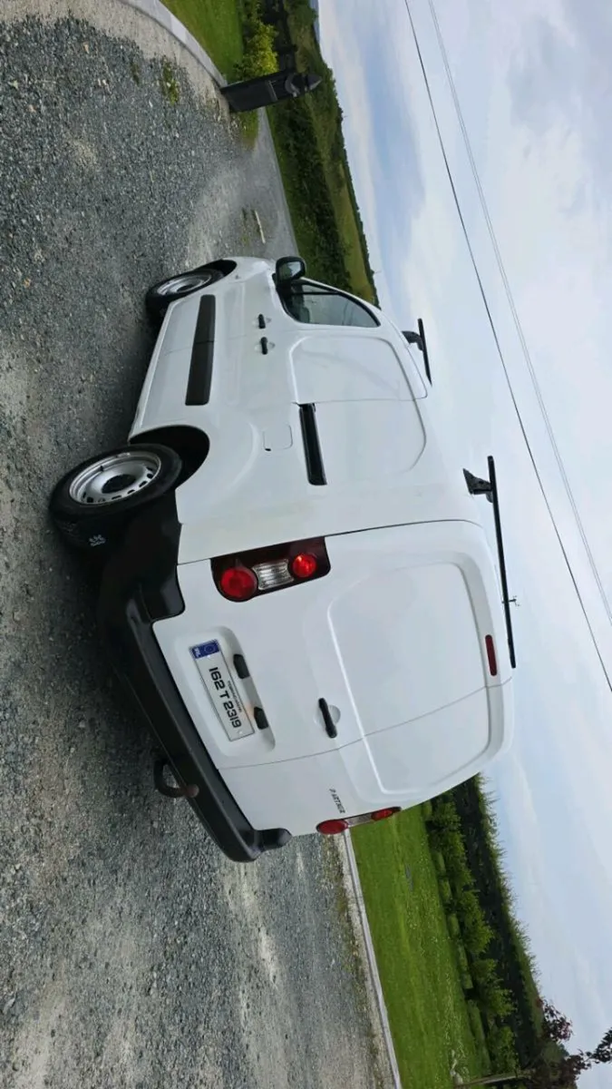 2016 citreon berlingo maxi ** doe 2/26** - Image 4