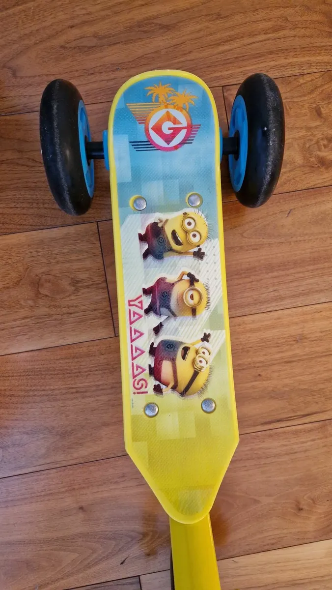Yellow 3 wheel Scooter - Image 2