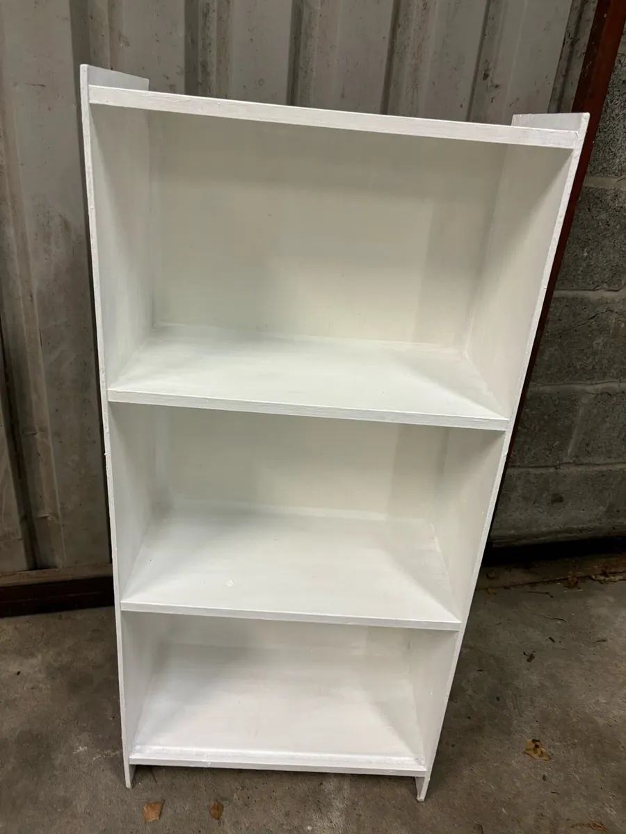 White floor shelves - Image 1