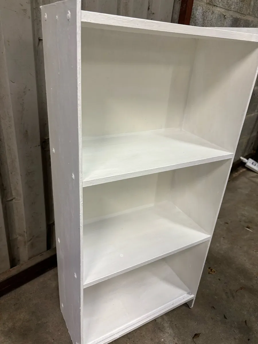 White floor shelves - Image 2