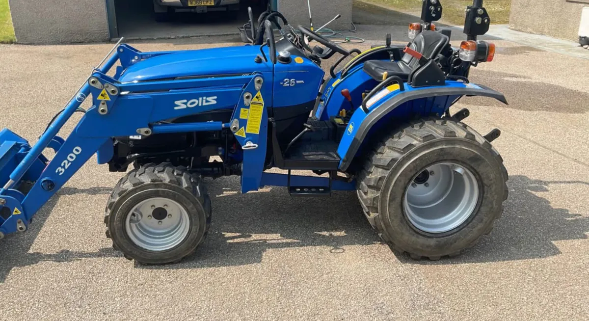 Solis 26 Tractor Loader & Pallet Forks No Vat - Image 1