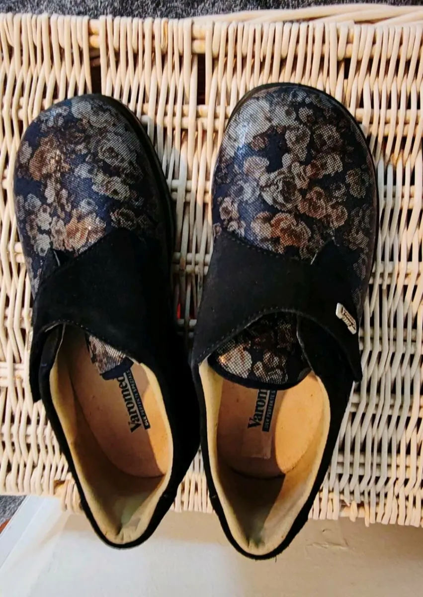 Varomed stretch shoes - Image 1