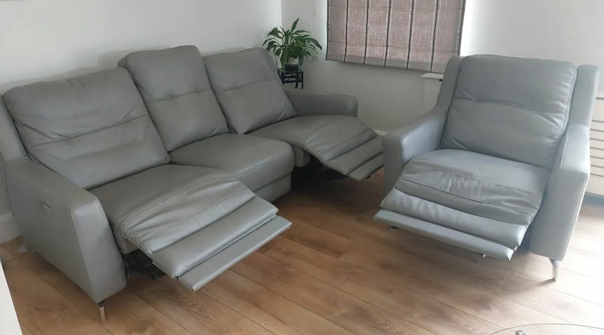 Furniture suite - Image 2